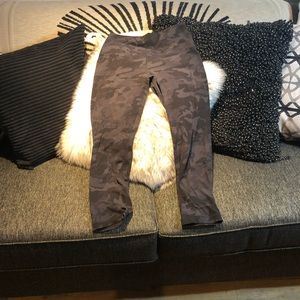 Lululemon Camo Leggings 8
